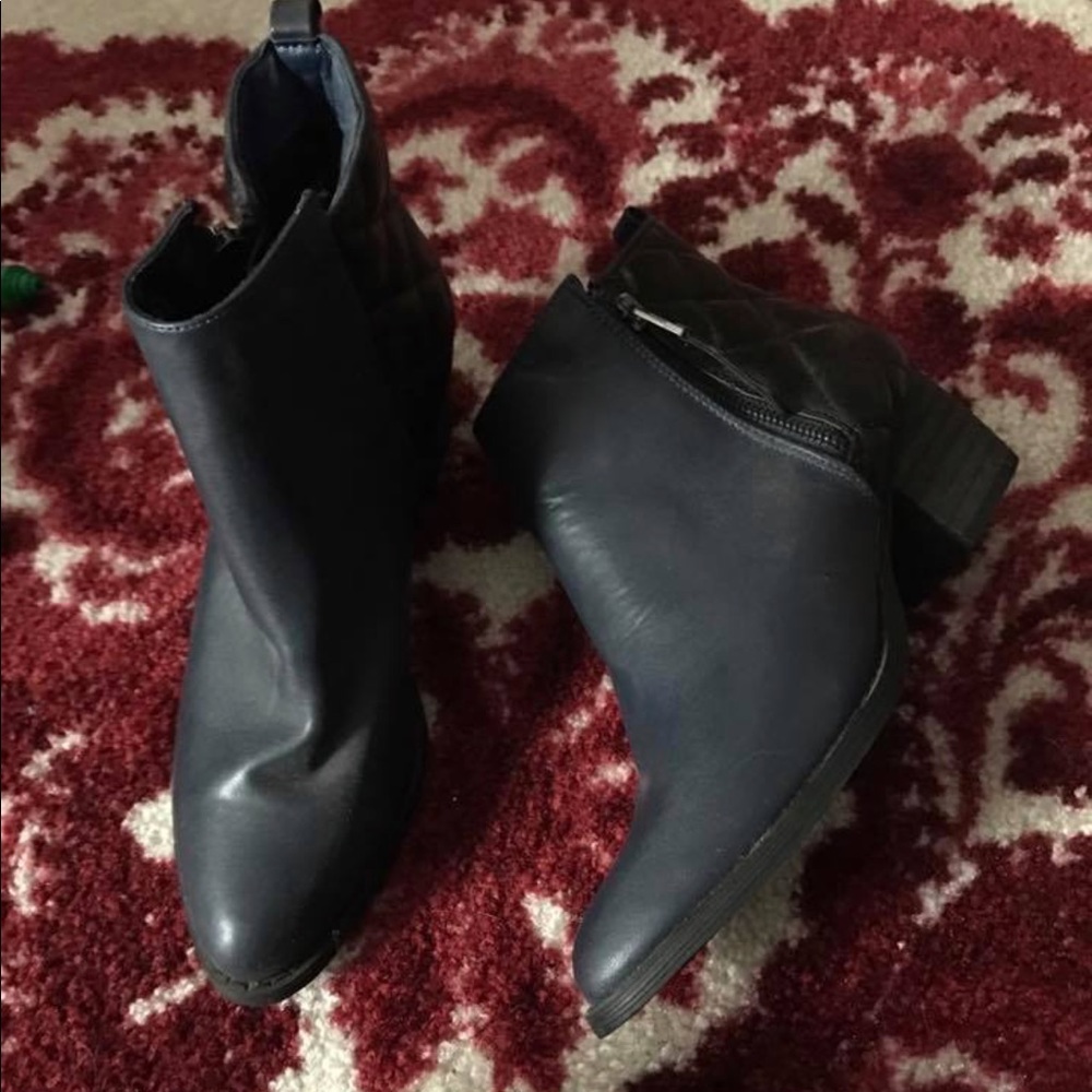 Navy and black two tone booties size 8